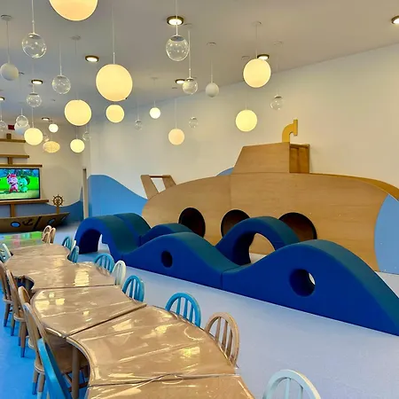 蓝波套房酒店 酒店 4*