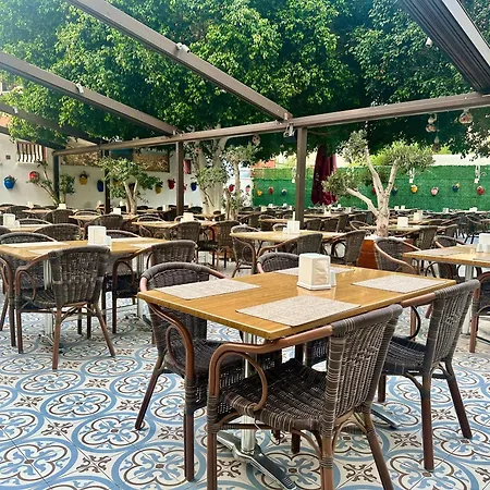 蓝波套房酒店 酒店 4*